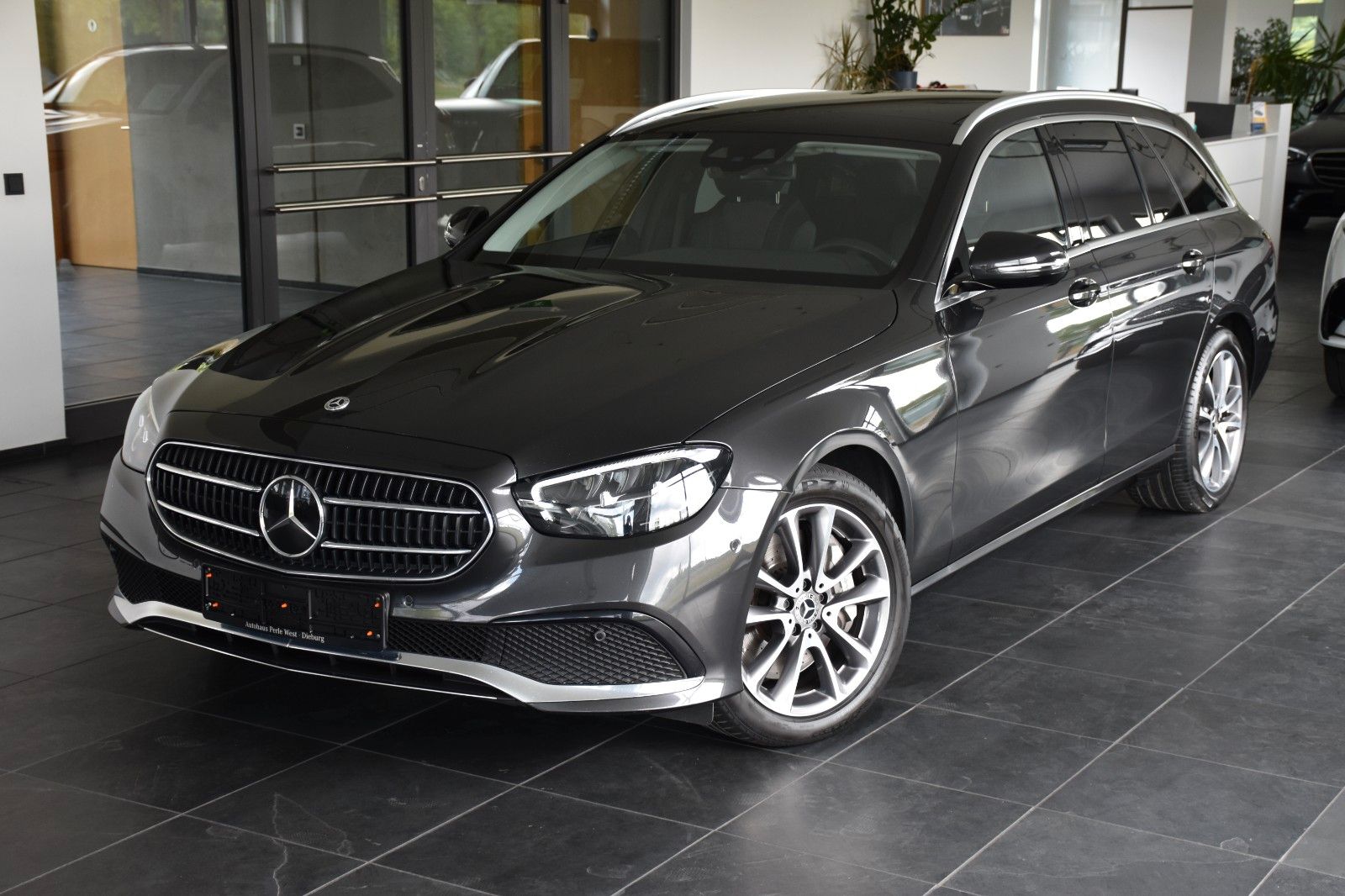 Mercedes-Benz E trieda Sedan